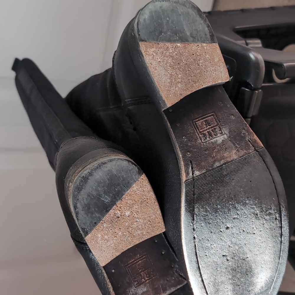 FRYE - Picture 4 of 6
